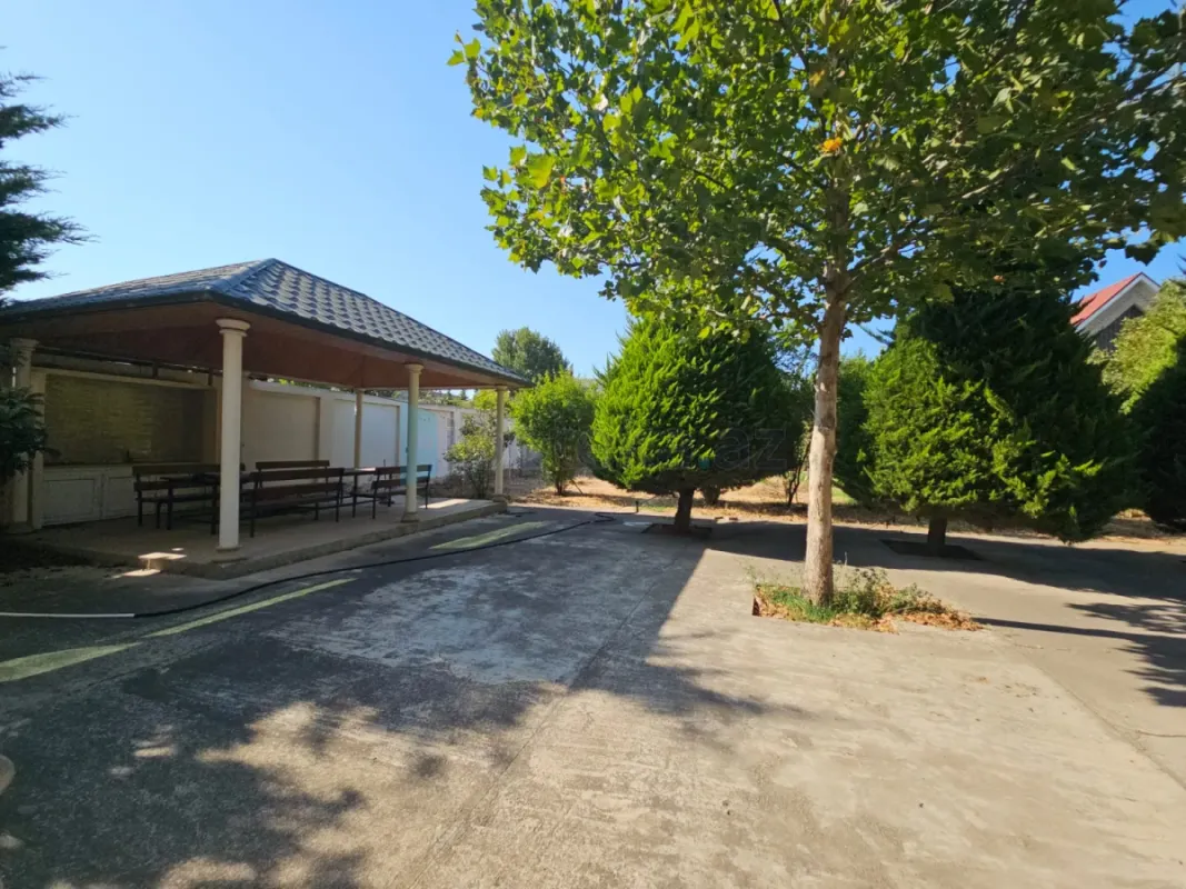 Satılır 6 otaqlı mənzil 600 m²