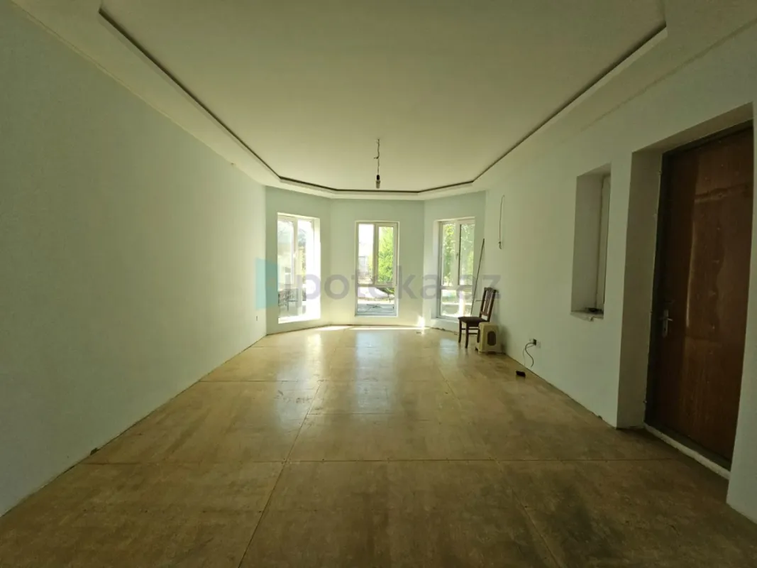 Satılır 6 otaqlı mənzil 600 m²