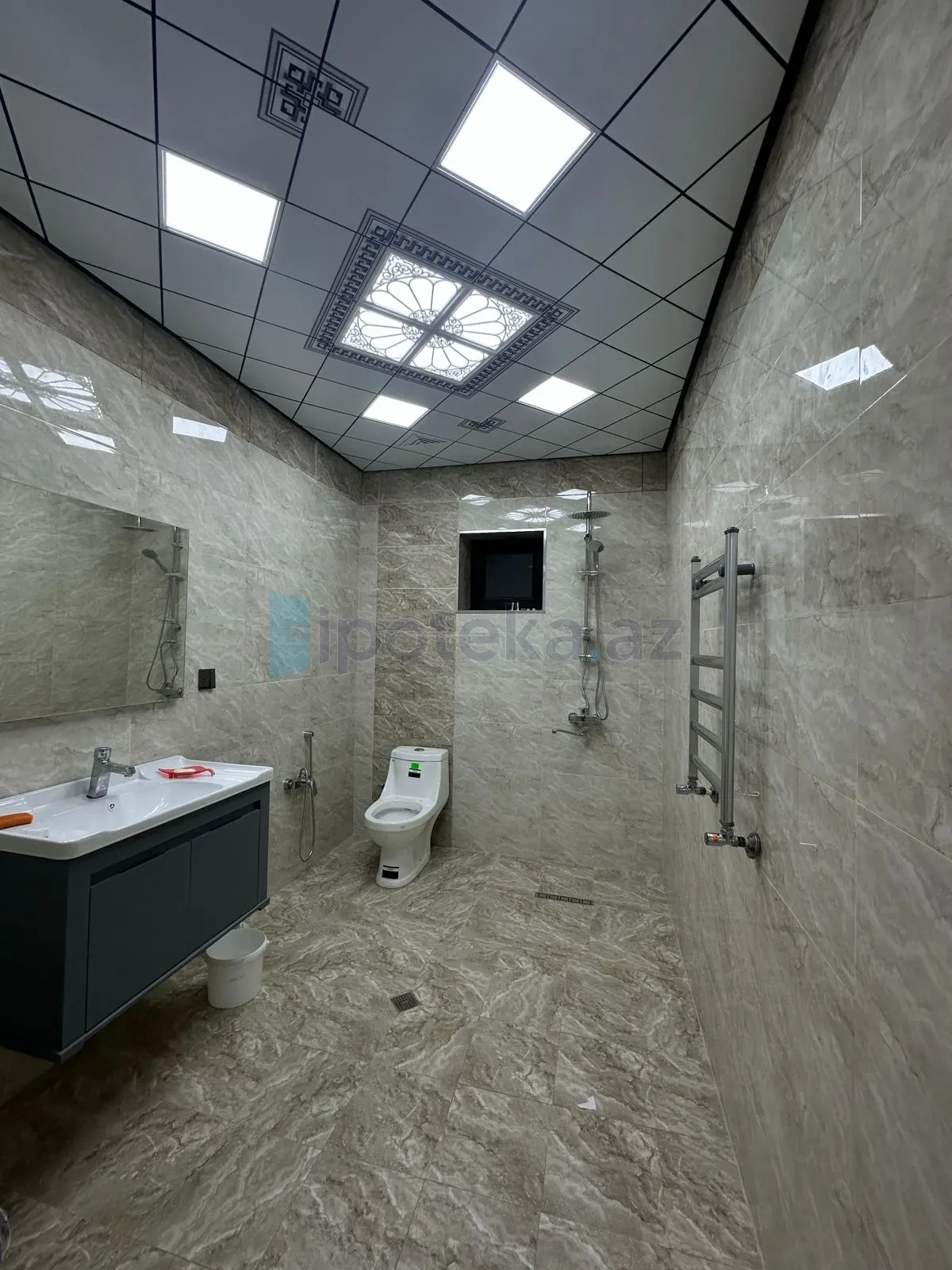 Satılır 5 otaqlı həyət evi 239 m²