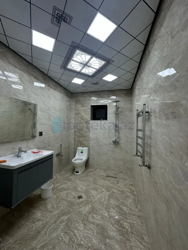 Satılır 5 otaqlı həyət evi 239 m²