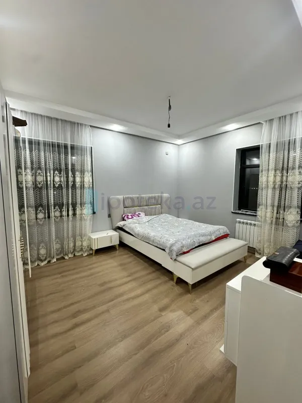 Satılır 5 otaqlı həyət evi 239 m²