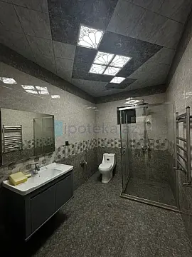 Satılır 5 otaqlı həyət evi 239 m²