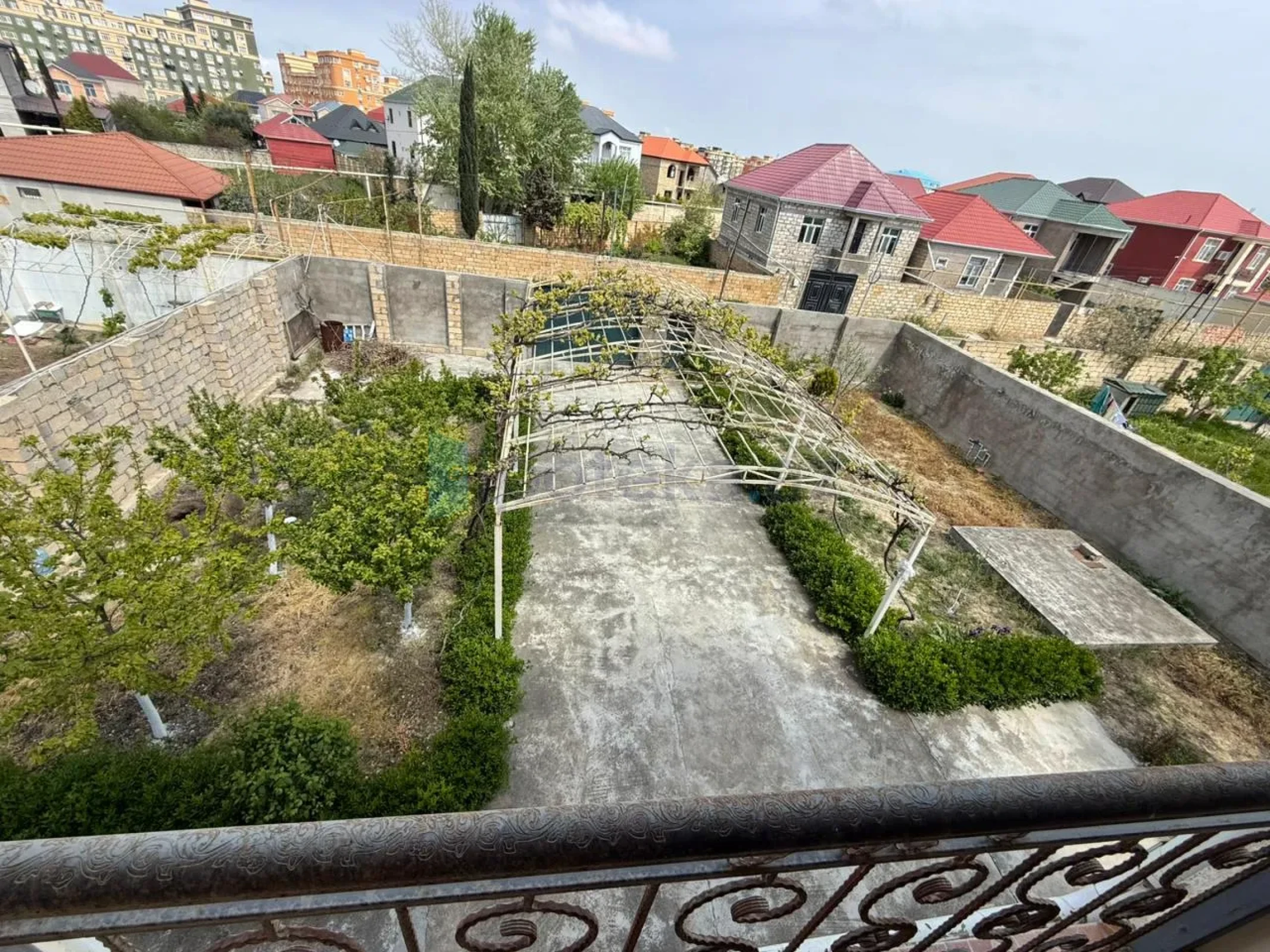 Satılır 6 otaqlı həyət evi 150 m²