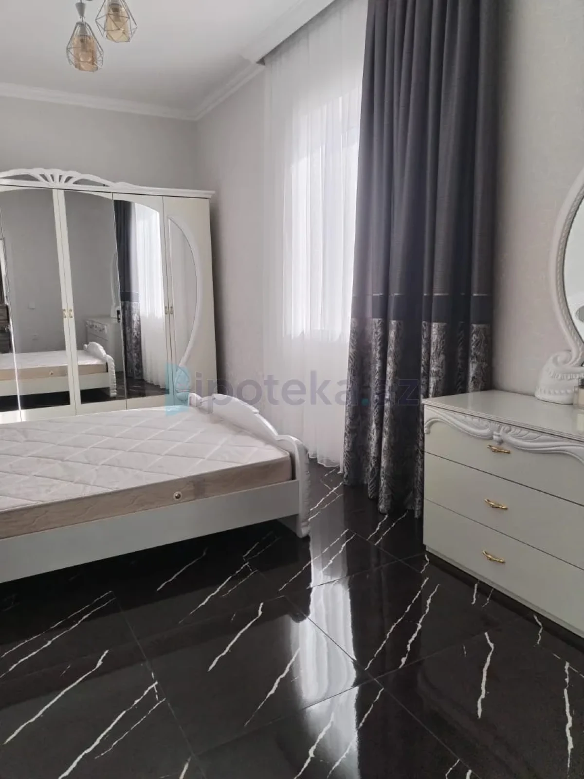 Satılır 4 otaqlı həyət evi 180 m²