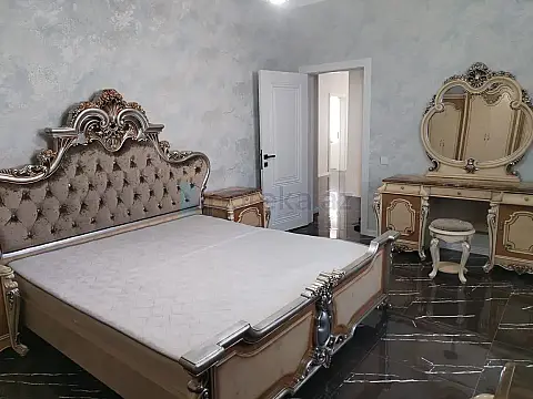 Satılır 4 otaqlı həyət evi 180 m²