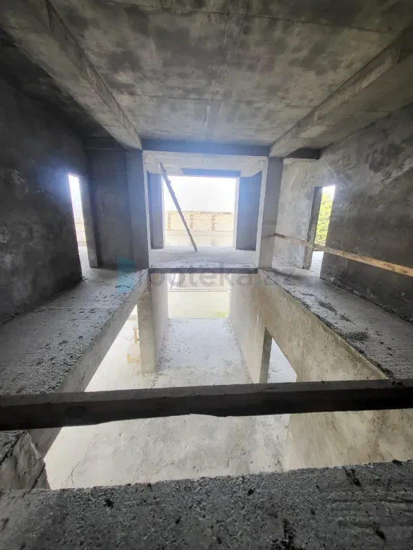 Satılır 7 otaqlı mənzil 500 m²