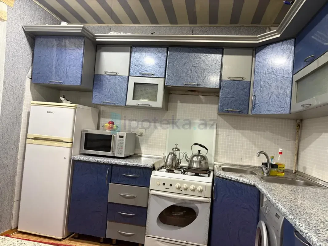Satılır 2 otaqlı köhnə tikili 65 m²