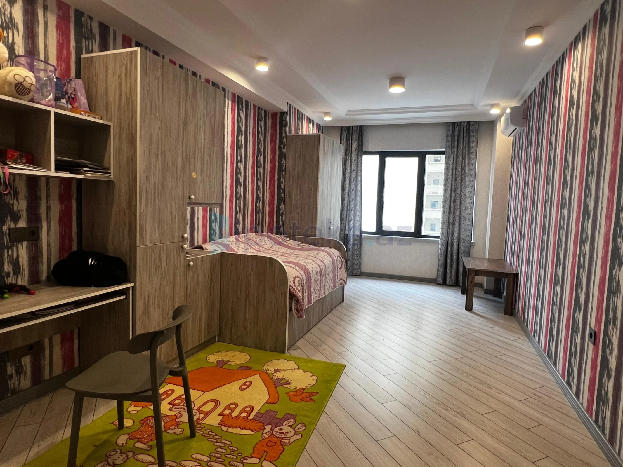 Satılır 4 otaqlı yeni tikili 220 m²