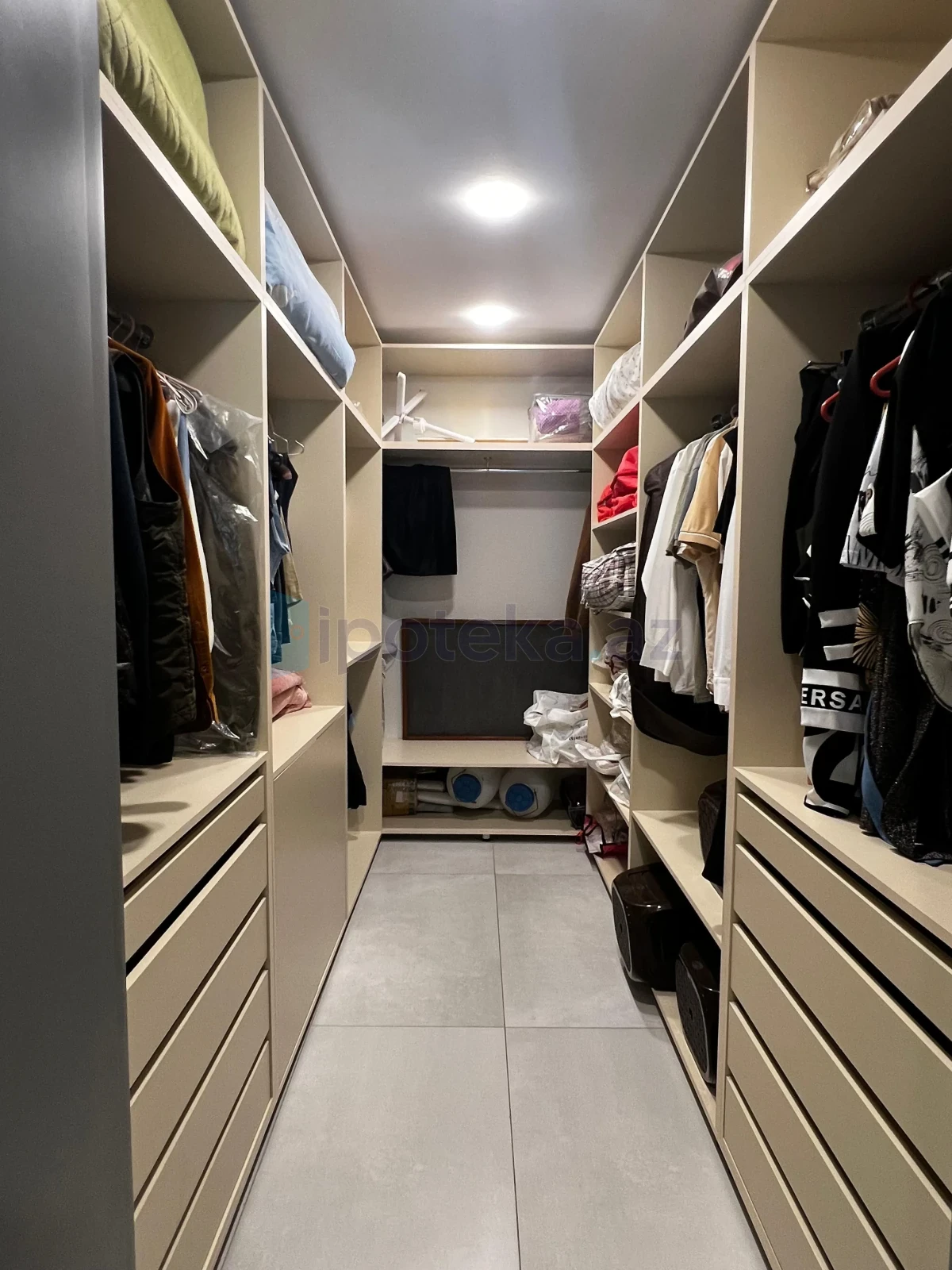 Satılır 4 otaqlı yeni tikili 220 m²