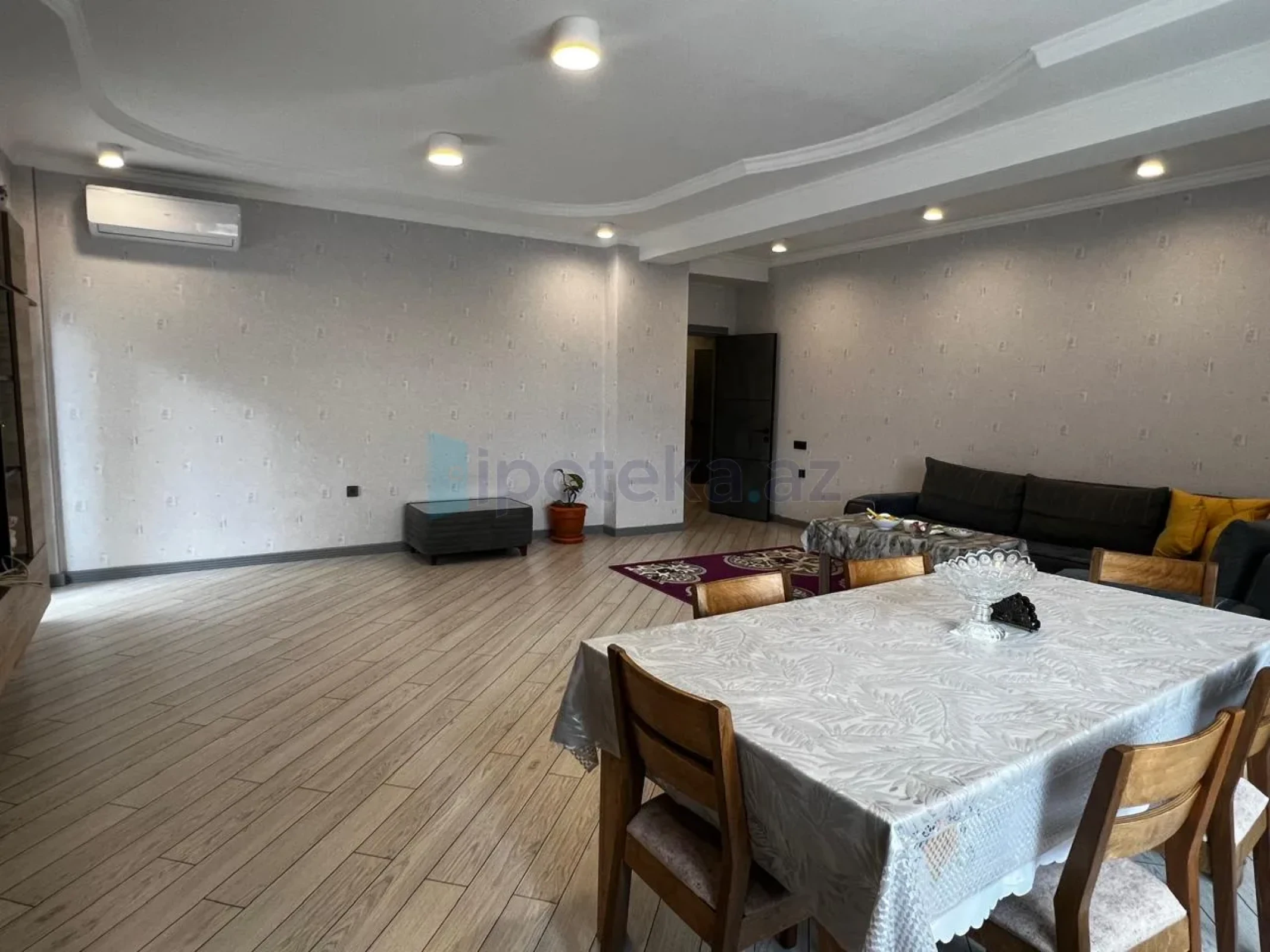 Satılır 4 otaqlı yeni tikili 220 m²