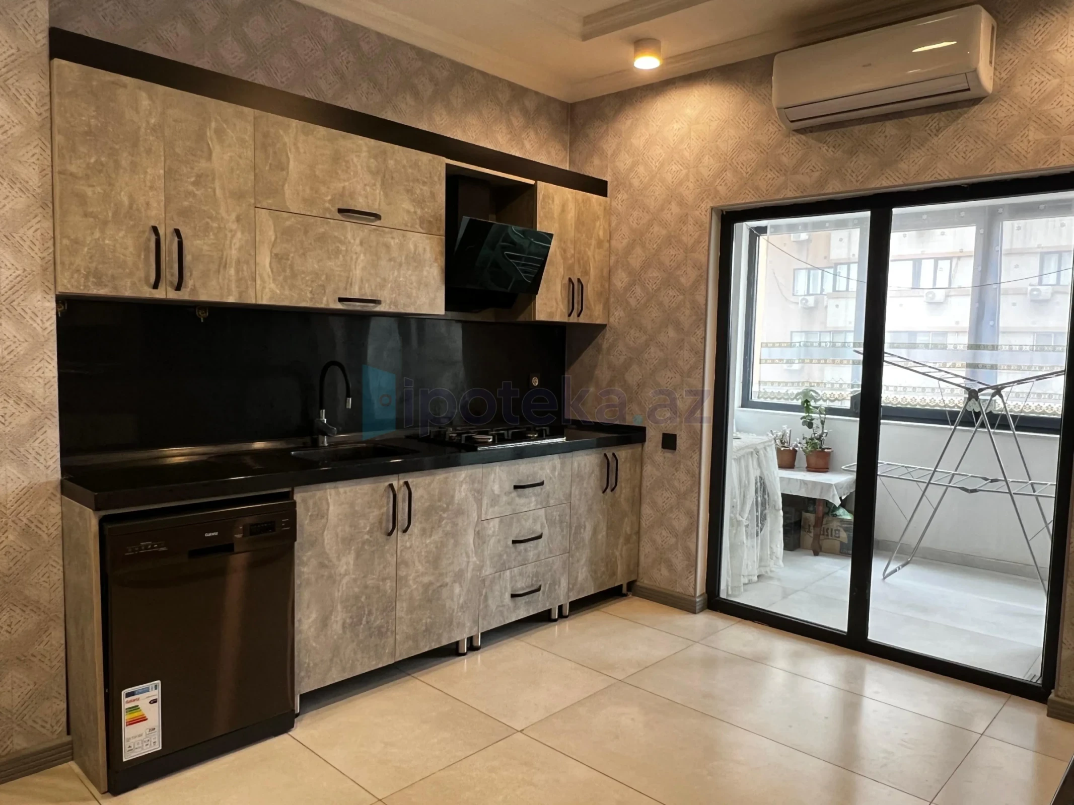 Satılır 4 otaqlı yeni tikili 220 m²