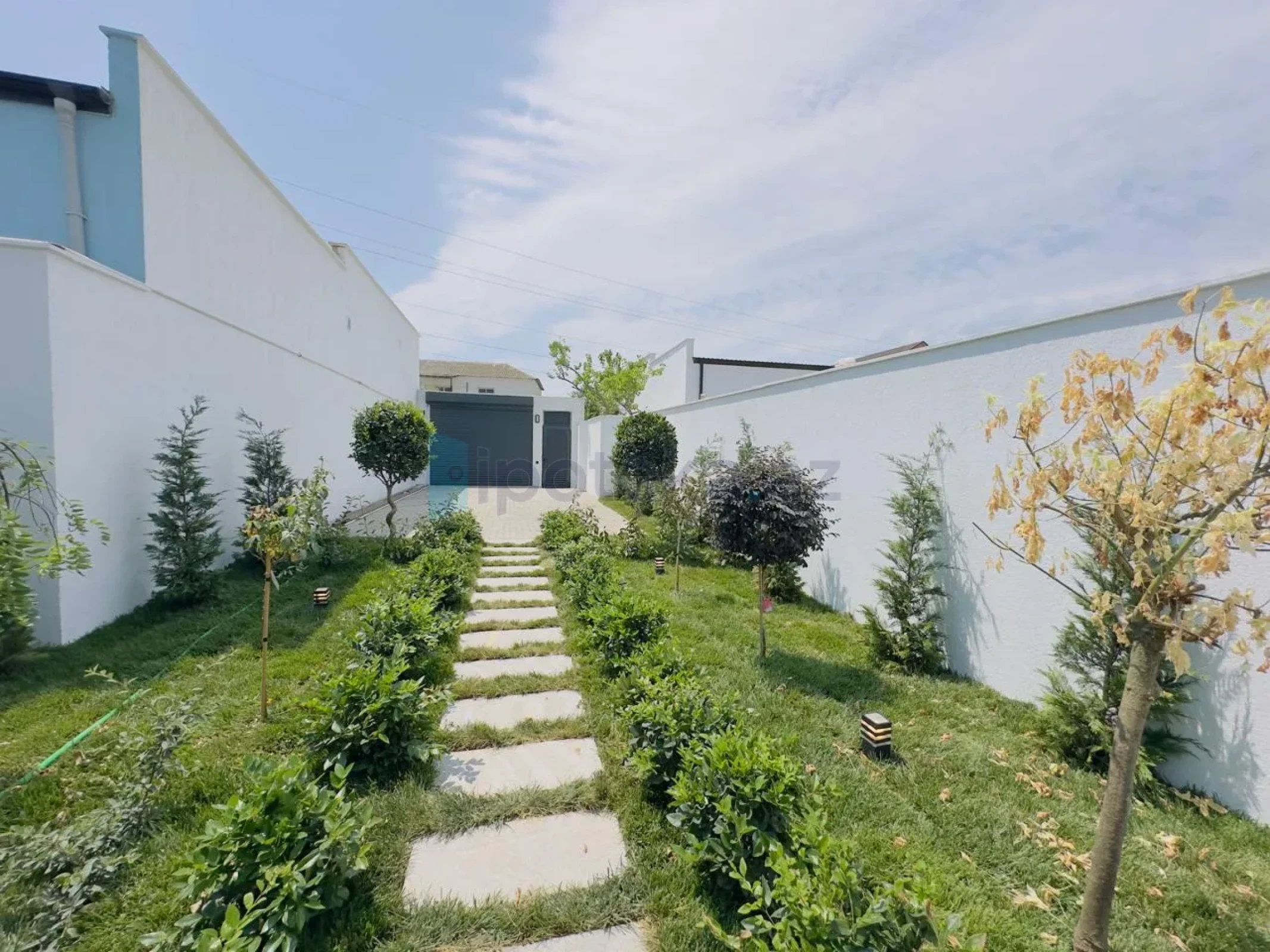 Satılır 4 otaqlı mənzil 200 m²