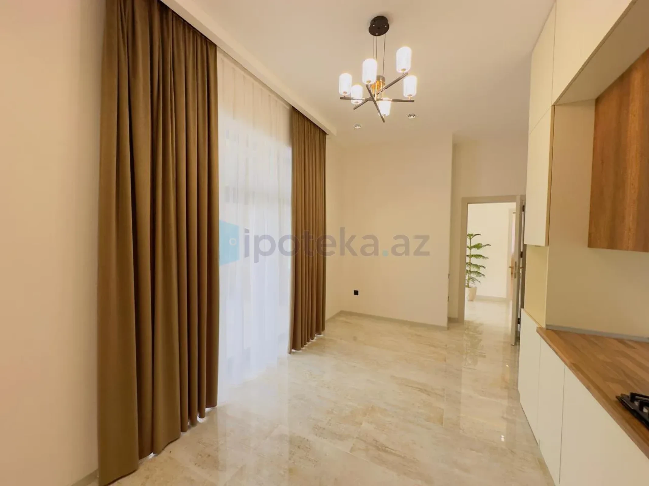 Satılır 4 otaqlı mənzil 200 m²