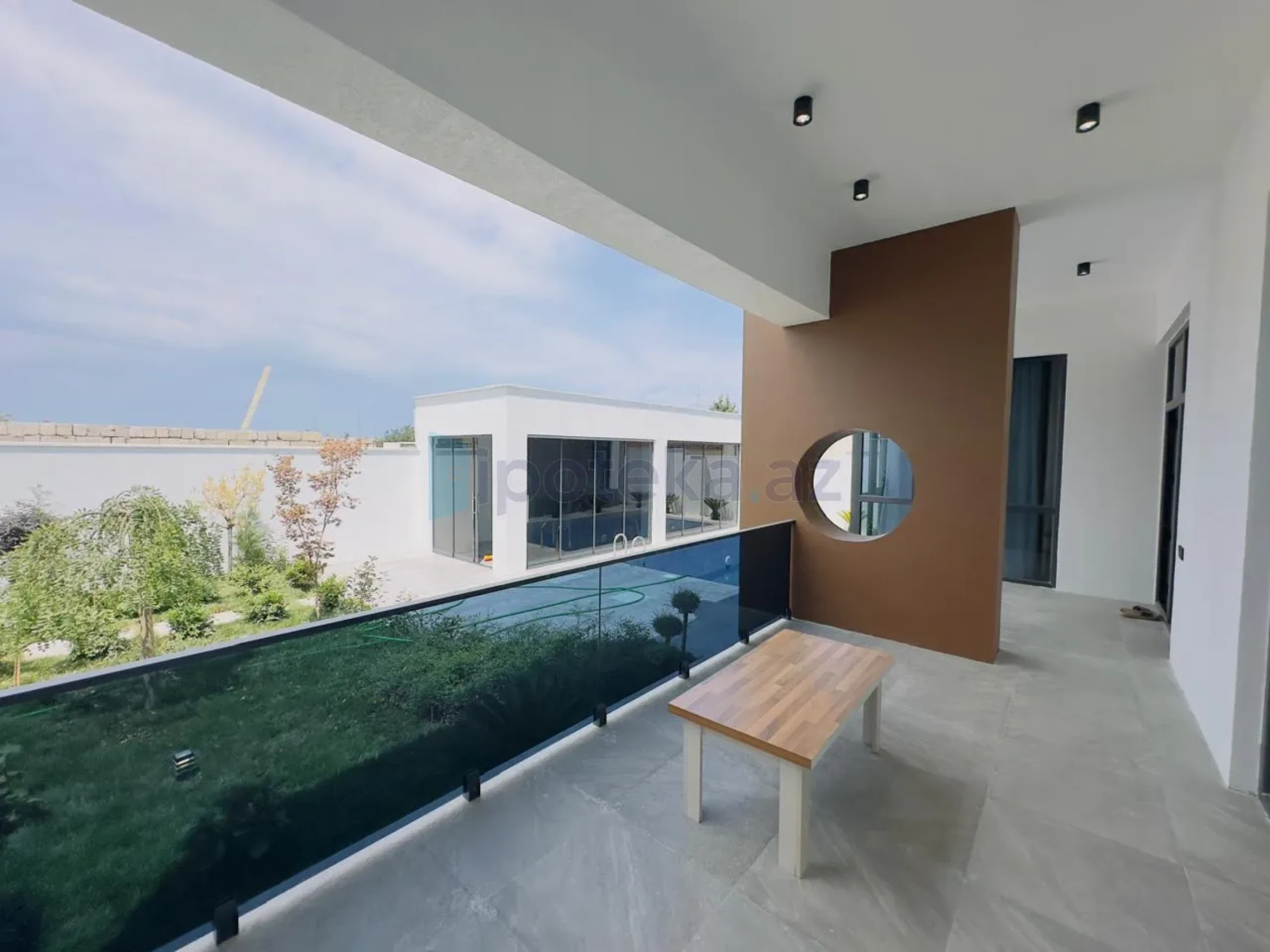 Satılır 4 otaqlı mənzil 200 m²