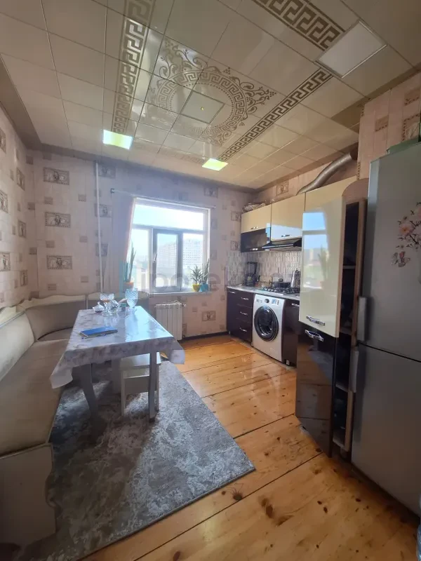 Satılır 2 otaqlı köhnə tikili 68 m²