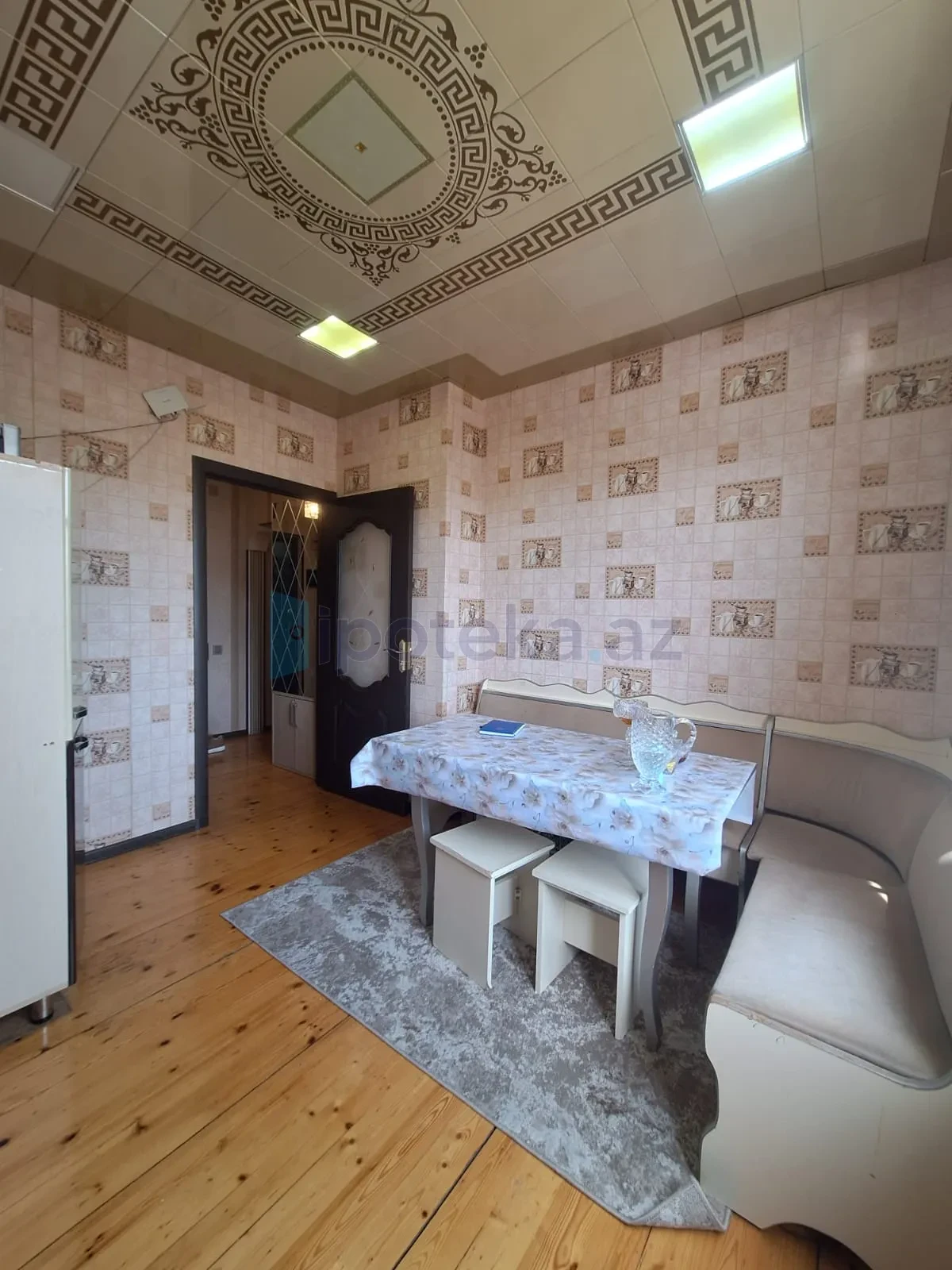Satılır 2 otaqlı köhnə tikili 68 m²