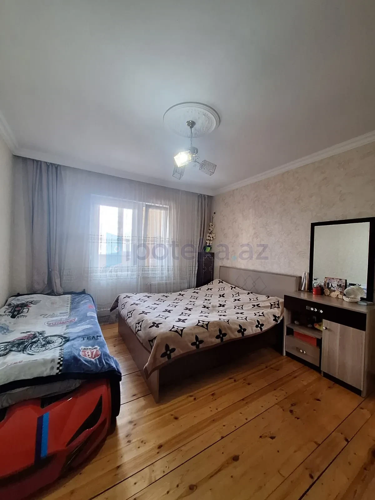 Satılır 2 otaqlı köhnə tikili 68 m²