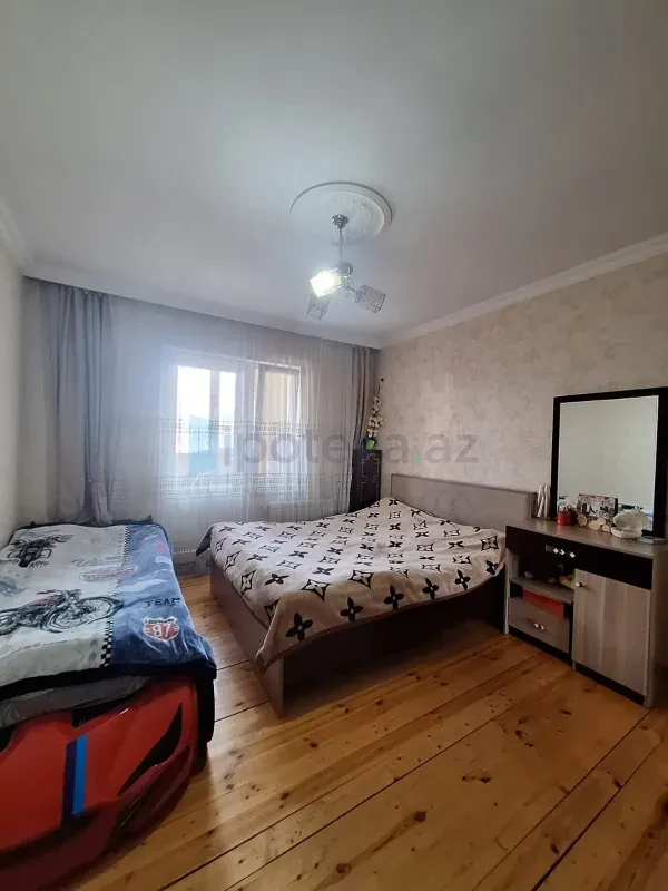 Satılır 2 otaqlı köhnə tikili 68 m²