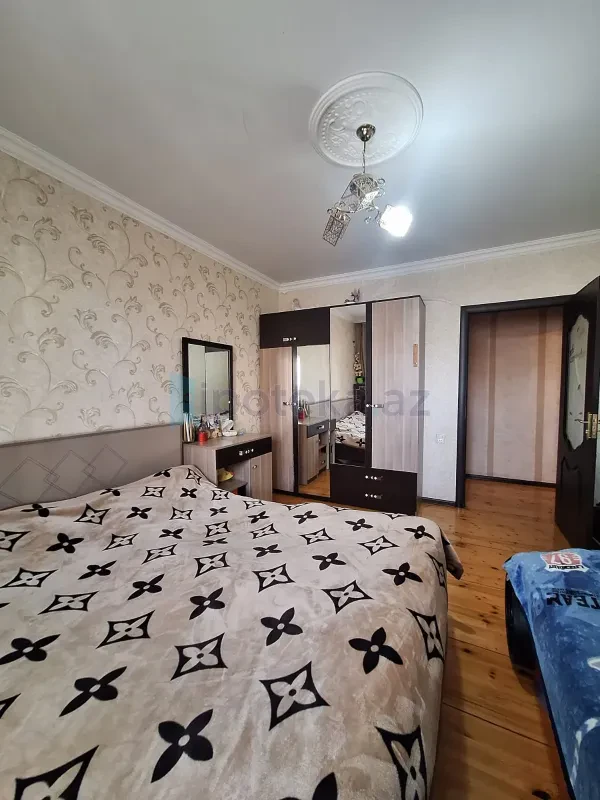 Satılır 2 otaqlı köhnə tikili 68 m²