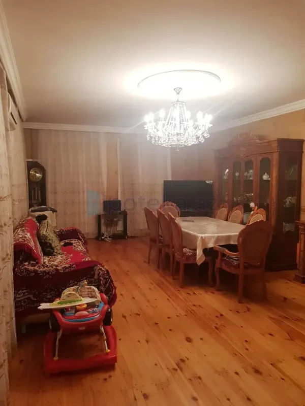 Satılır 4 otaqlı həyət evi 200 m²