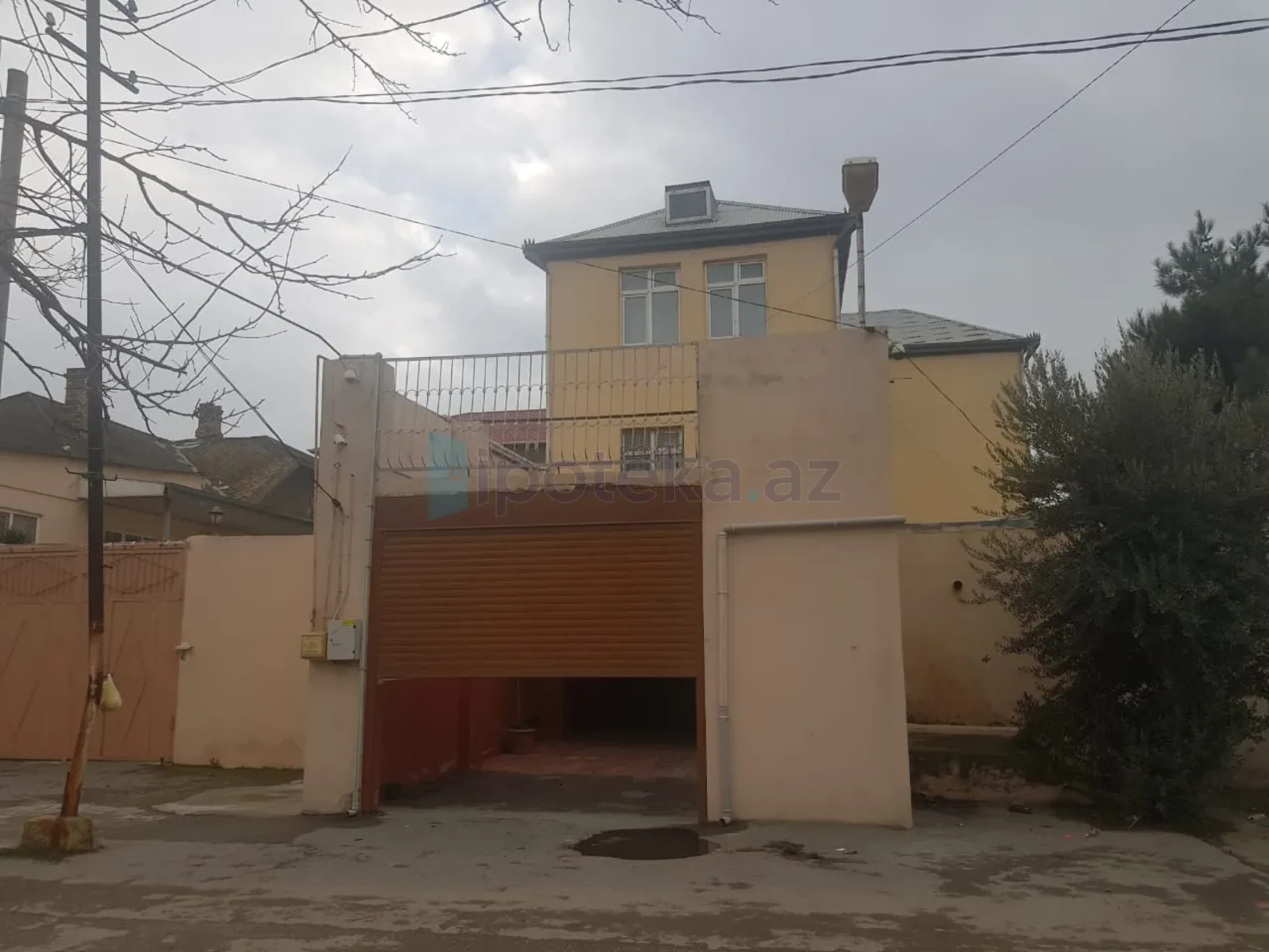 Satılır 4 otaqlı həyət evi 200 m²