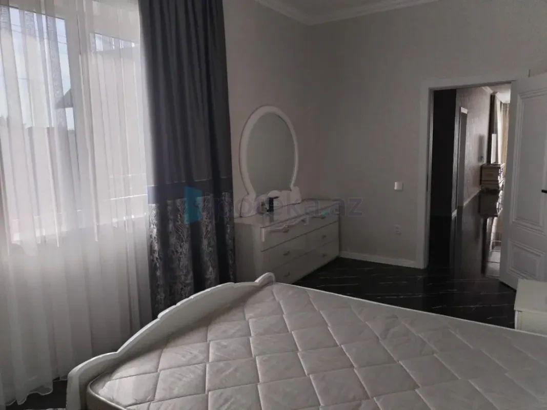 Satılır 4 otaqlı həyət evi 180 m²