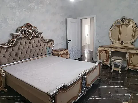 Satılır 4 otaqlı həyət evi 180 m²