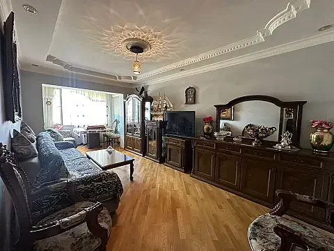 Satılır 3 otaqlı köhnə tikili 80 m² — Bakı, Yeni Günəşli 3 otaq 80.00 m²