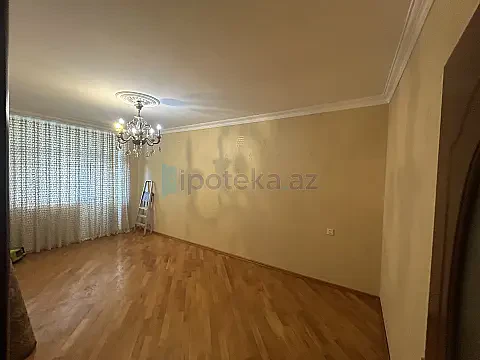 Satılır 4 otaqlı köhnə tikili 100 m²