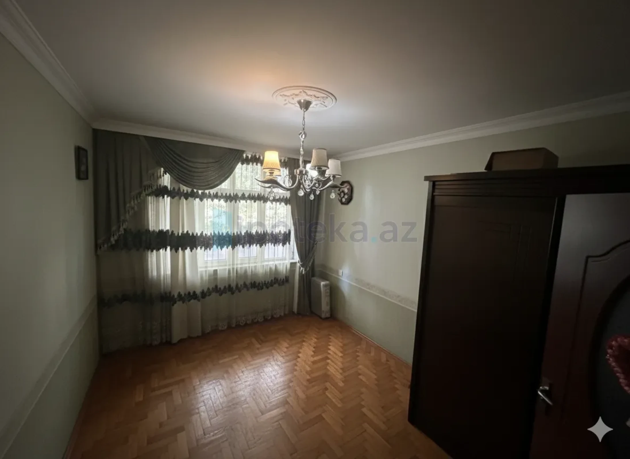 Satılır 4 otaqlı köhnə tikili 100 m²