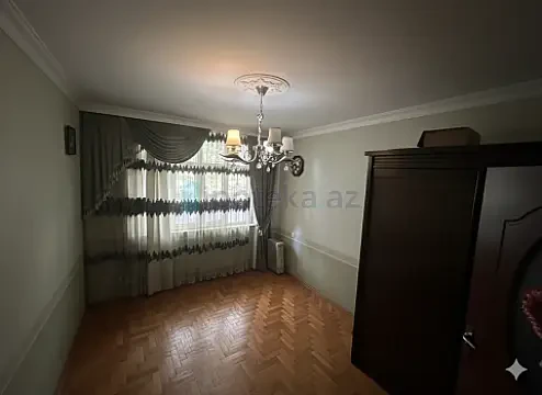 Satılır 4 otaqlı köhnə tikili 100 m²