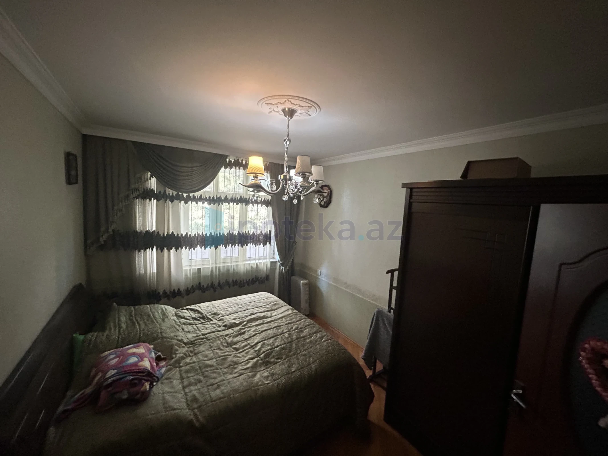 Satılır 4 otaqlı köhnə tikili 100 m²