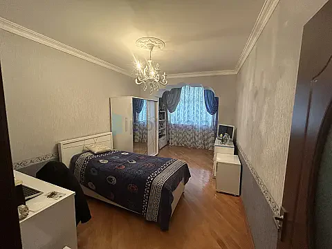 Satılır 4 otaqlı köhnə tikili 100 m²
