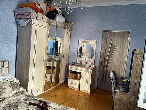 Satılır 6 otaqlı həyət evi 180 m²