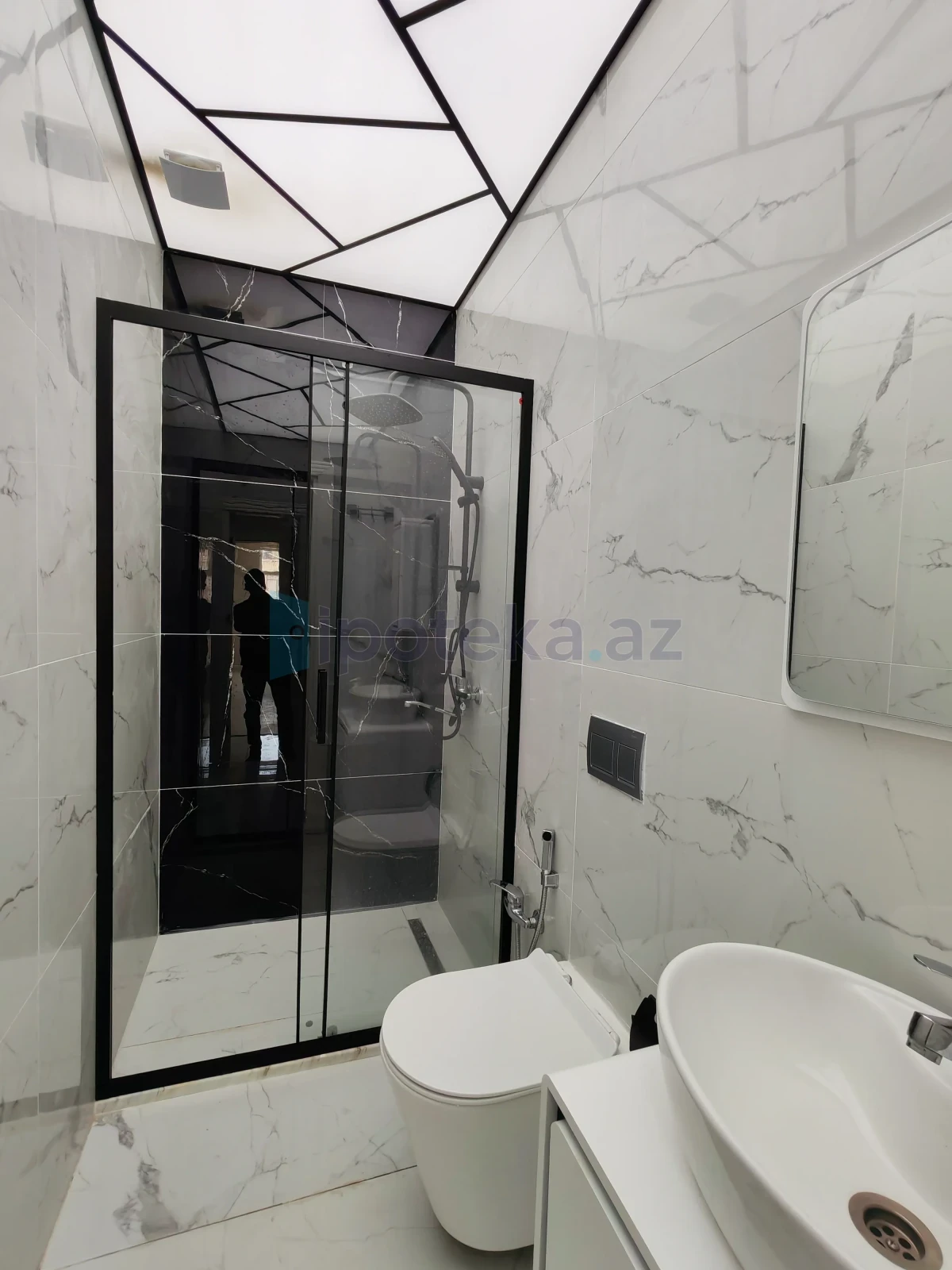 Satılır 2 otaqlı yeni tikili 65 m²