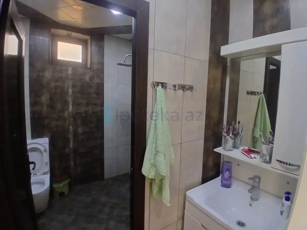 Satılır 5 otaqlı həyət evi 180 m²