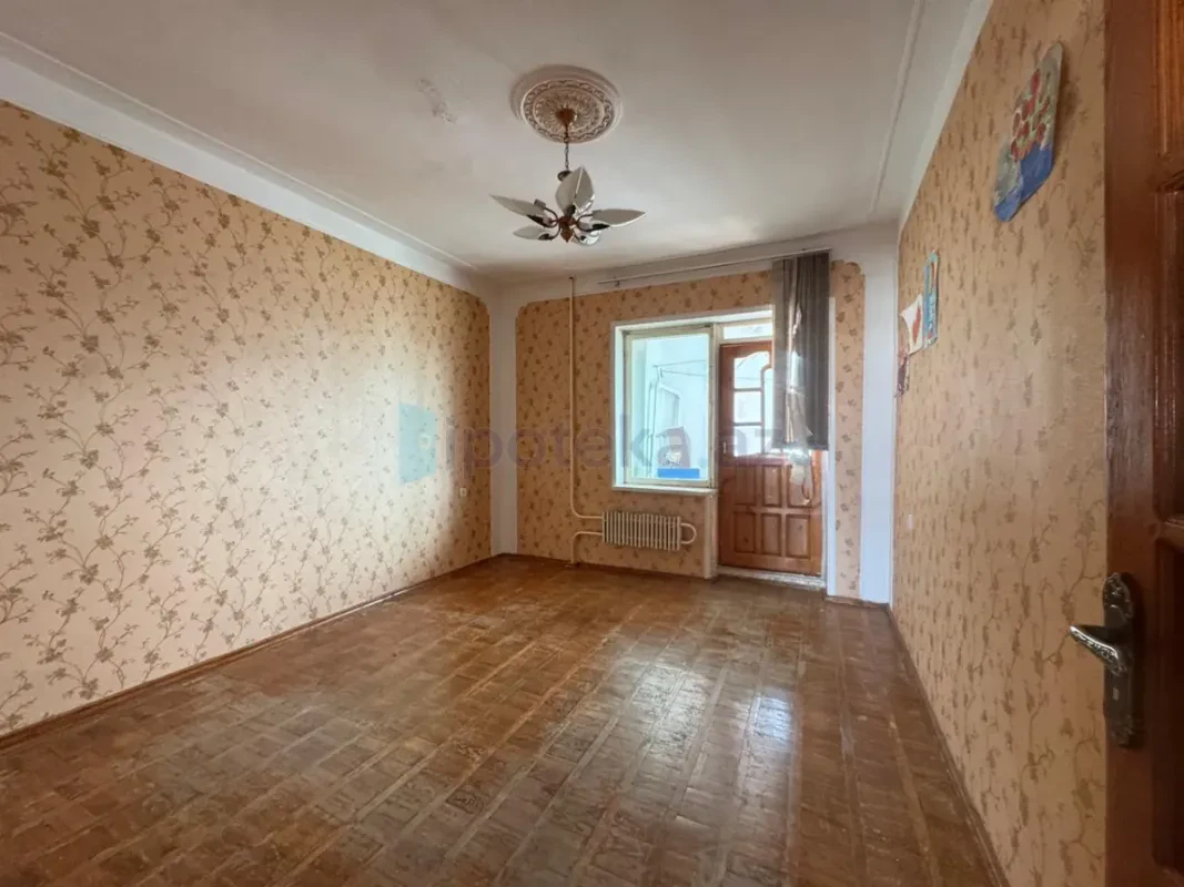 Satılır 4 otaqlı köhnə tikili 100 m²