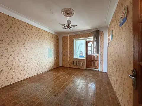 Satılır 4 otaqlı köhnə tikili 100 m² — Bakı, Nizami 4 otaq 100.00 m²