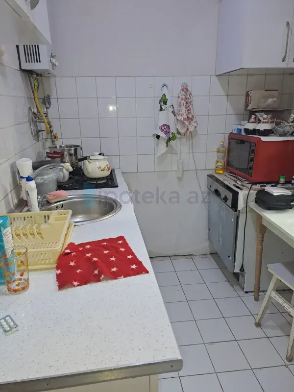 Satılır 2 otaqlı köhnə tikili 65 m²