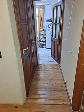 Satılır 2 otaqlı köhnə tikili 65 m²