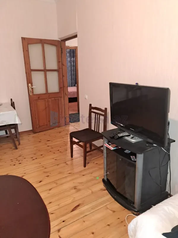 Satılır 2 otaqlı köhnə tikili 65 m²