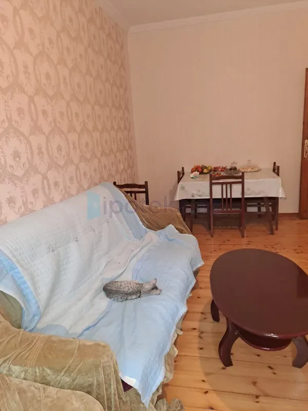 Satılır 2 otaqlı köhnə tikili 65 m²