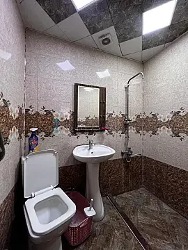 Satılır 4 otaqlı köhnə tikili 100 m²