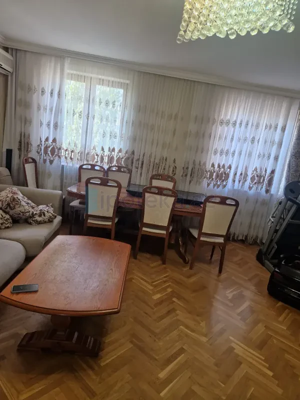 Satılır 4 otaqlı köhnə tikili 100 m²