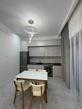 Satılır 4 otaqlı mənzil 140 m²