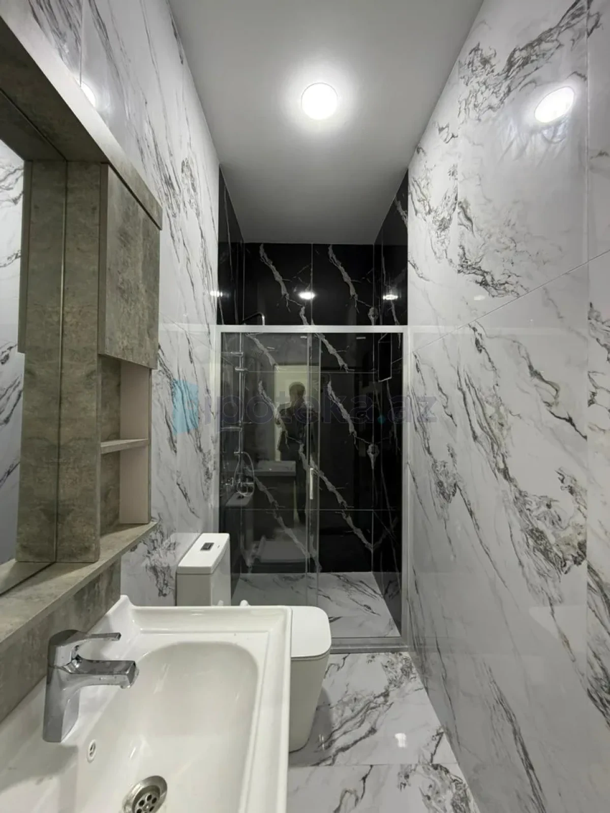 Satılır 4 otaqlı mənzil 140 m²
