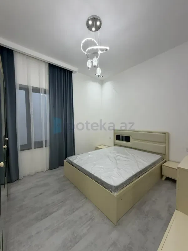 Satılır 4 otaqlı mənzil 140 m²