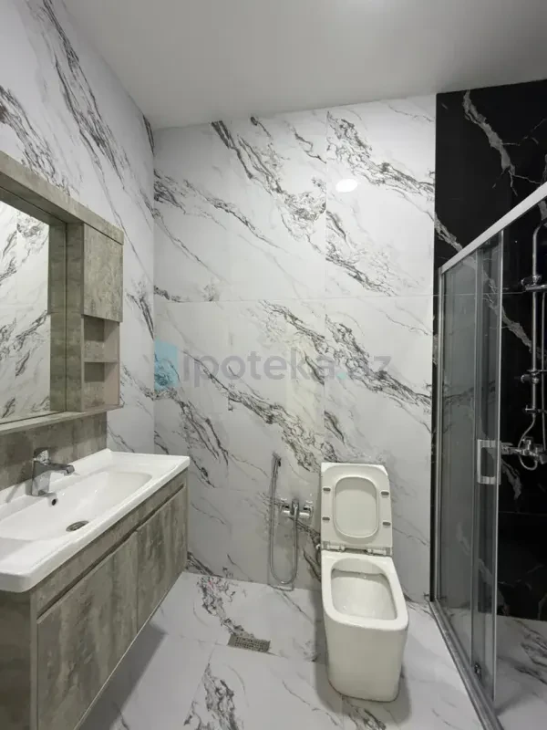 Satılır 4 otaqlı mənzil 140 m²