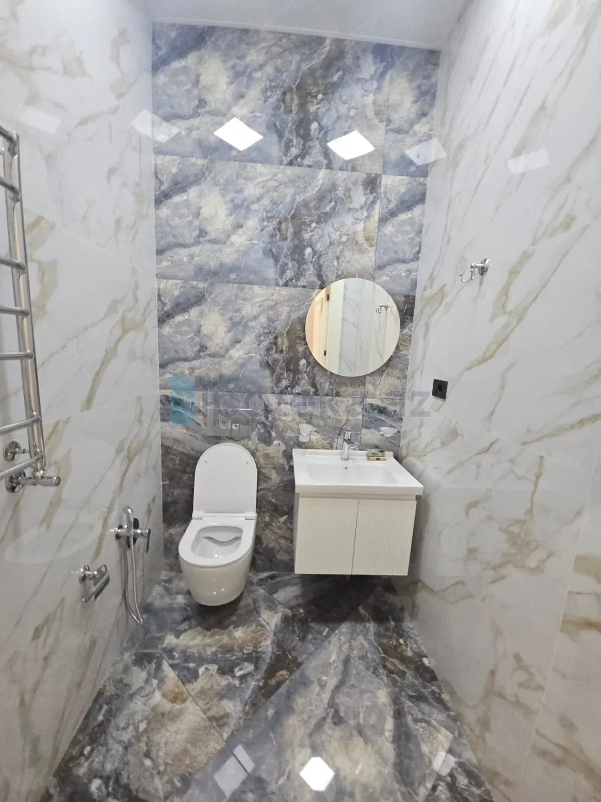 Satılır 5 otaqlı həyət evi 260 m²