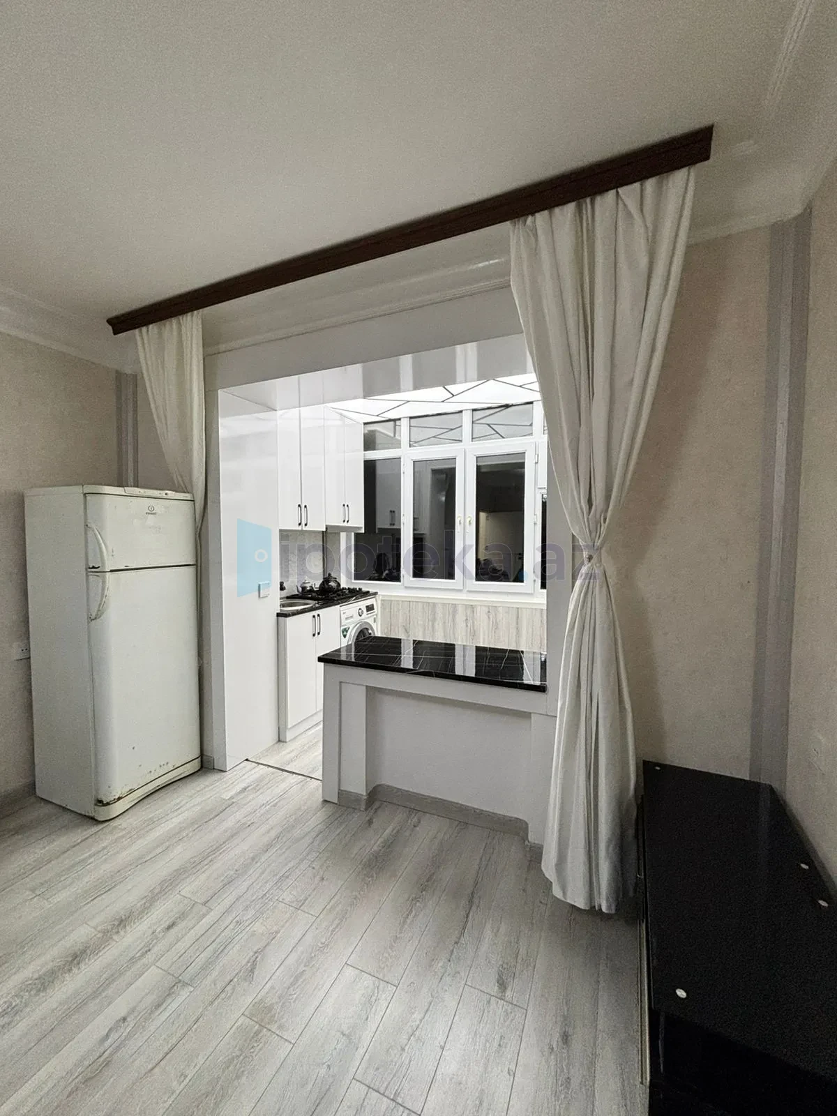 Satılır 1 otaqlı köhnə tikili 36 m²